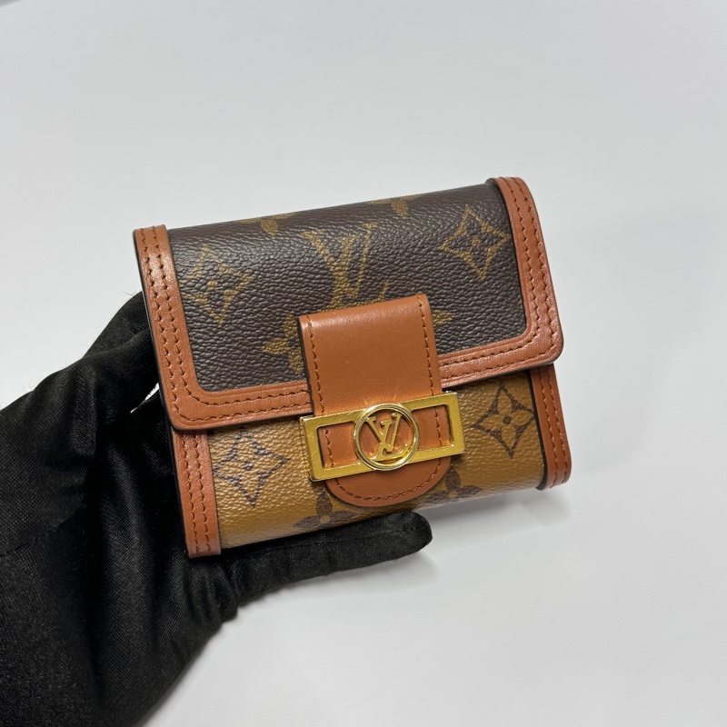 （極新🎁） LV M68725 晶片款 達芙妮短夾 專櫃36500！-4