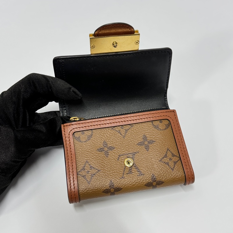 （極新🎁） LV M68725 晶片款 達芙妮短夾 專櫃36500！-8