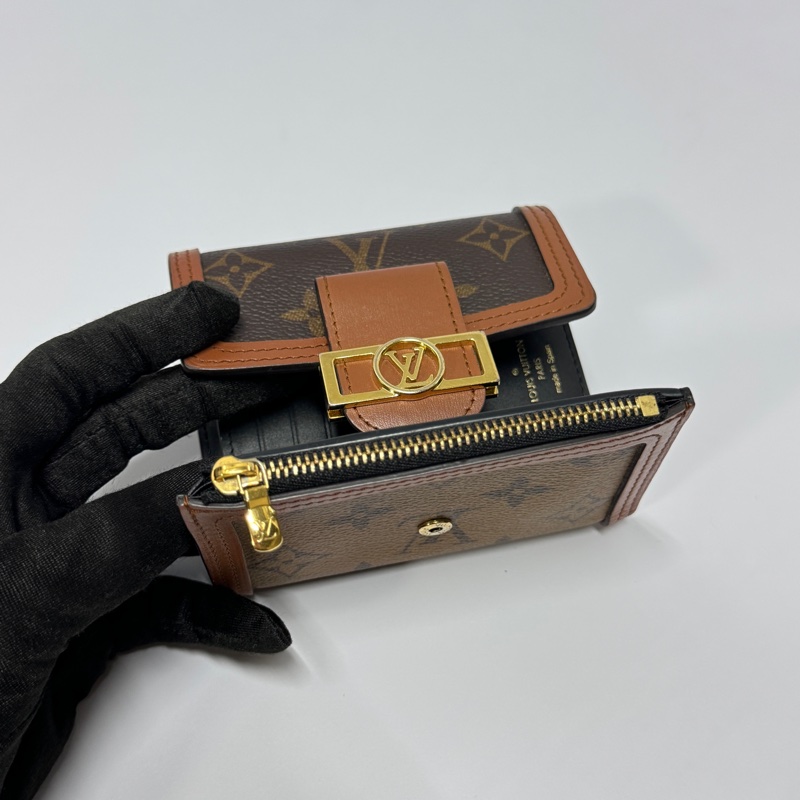 （極新🎁） LV M68725 晶片款 達芙妮短夾 專櫃36500！-9