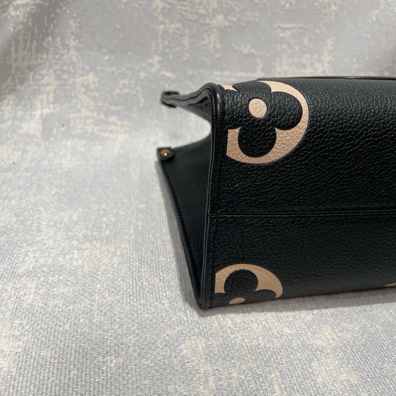 LV onthego 小號托特包-5