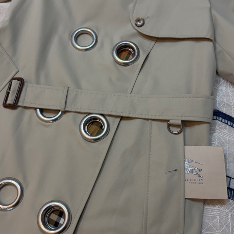 BURBERRY英國淺灰標誌圓形孔眼長風衣UK8-7