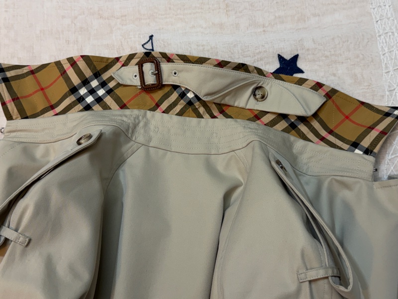 BURBERRY英國淺灰標誌圓形孔眼長風衣UK8-12