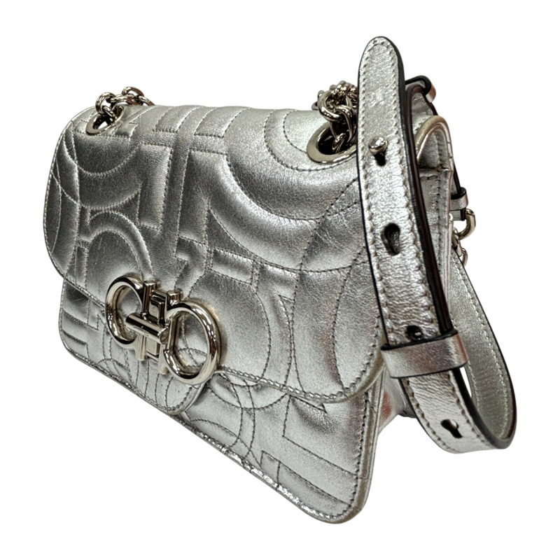 銀色 牛革 Gancini 肩背包【Salvatore Ferragamo 菲拉格慕】-1