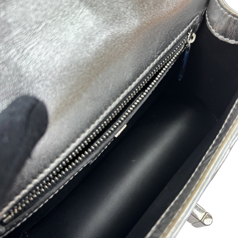 銀色 牛革 Gancini 肩背包【Salvatore Ferragamo 菲拉格慕】-5