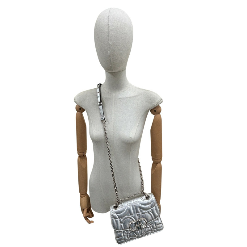 銀色 牛革 Gancini 肩背包【Salvatore Ferragamo 菲拉格慕】-10