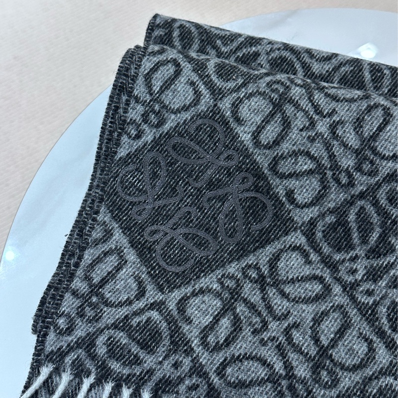 【全新❤️】LOEWE Anagram scarf 羊絨羊毛圍中 深灰色F811SS1X01-1140-3