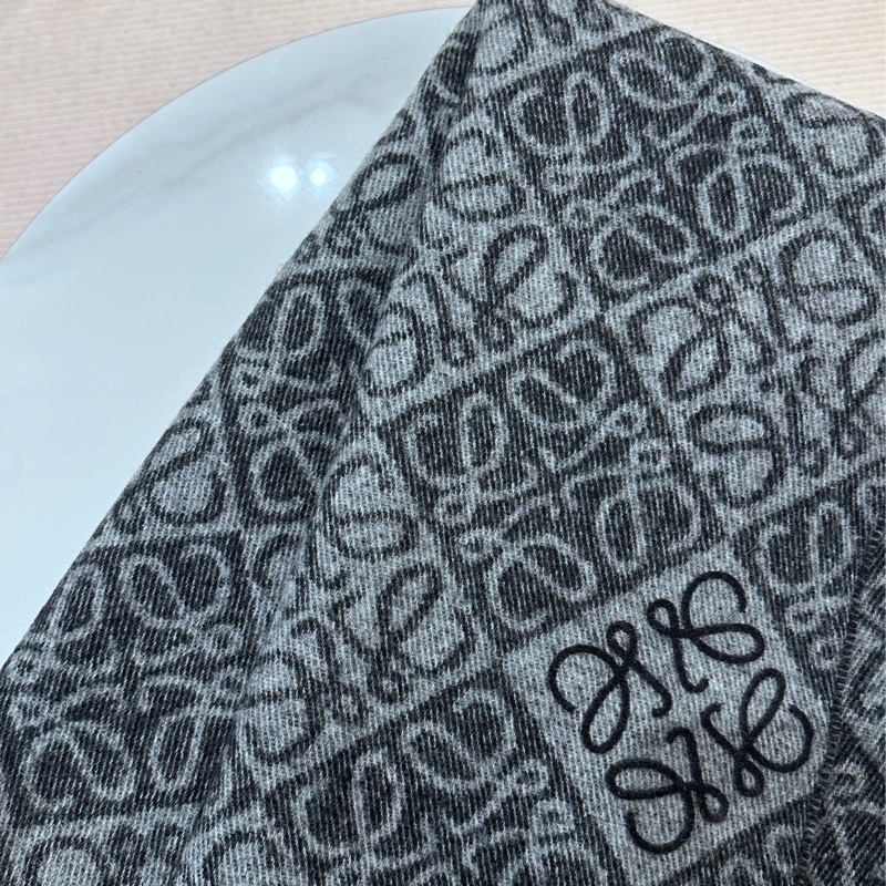 【全新❤️】LOEWE Anagram scarf 羊絨羊毛圍中 深灰色F811SS1X01-1140-5