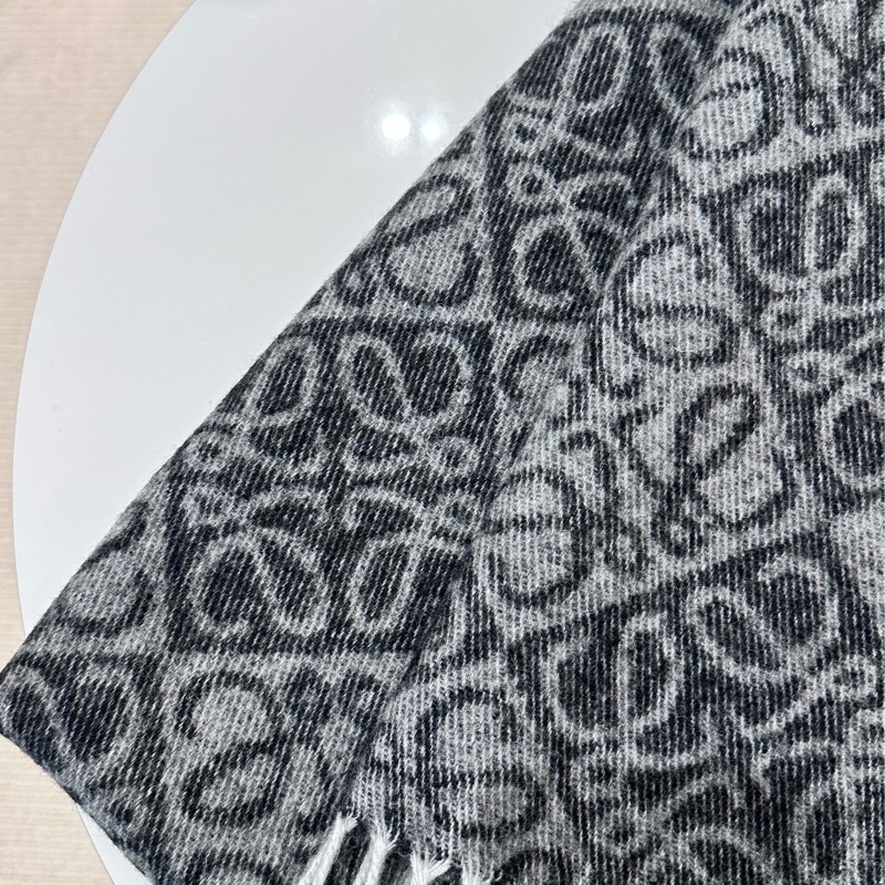 【全新❤️】LOEWE Anagram scarf 羊絨羊毛圍中 深灰色F811SS1X01-1140-6