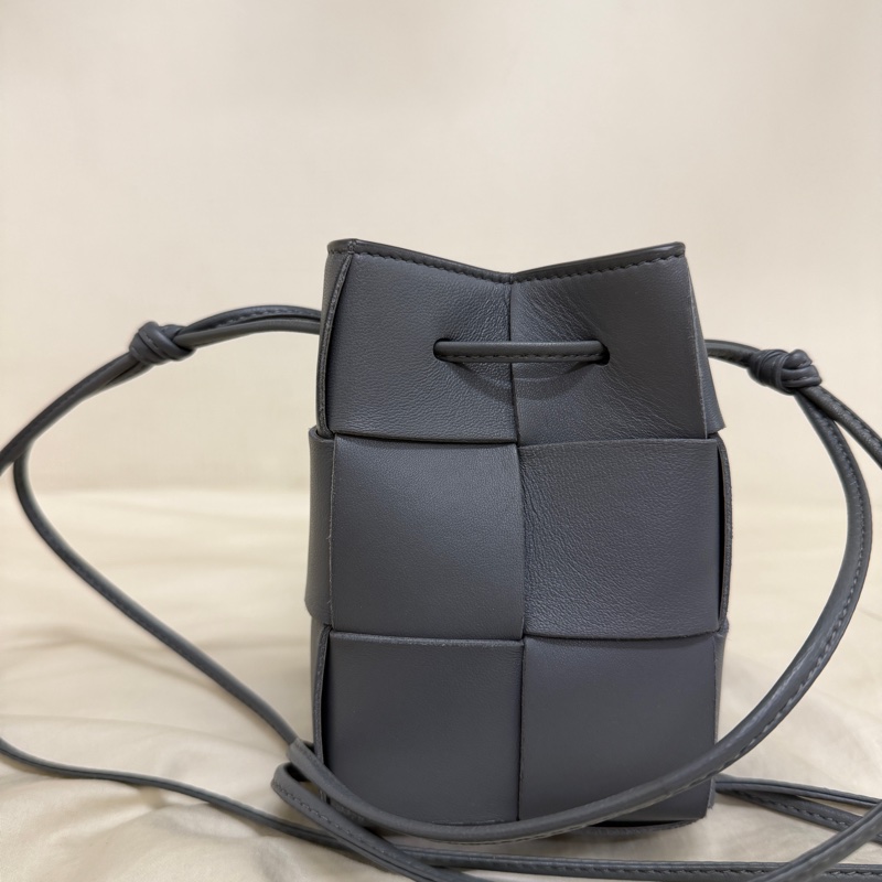 BV水桶包mini灰色-5