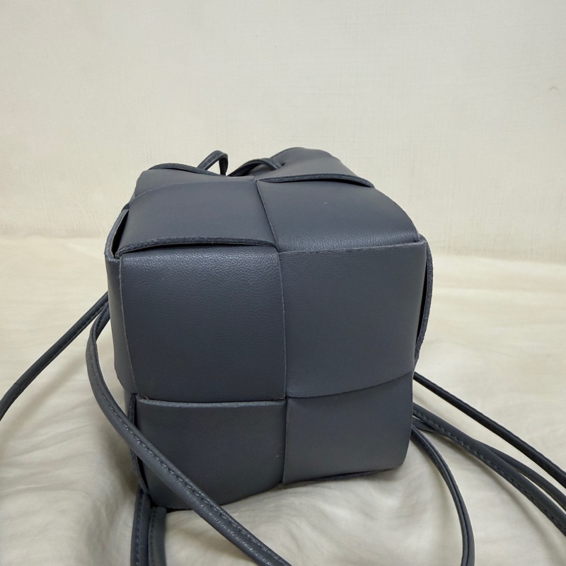 BV水桶包mini灰色-8