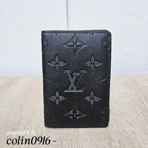 [甜甜價出❣️全皮好質感]  LV黑牛皮壓紋對開卡夾