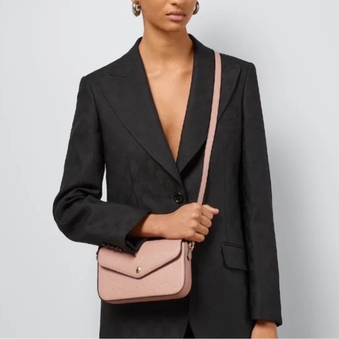 GUCCI 古馳 GG Logo 淡金釦信封造型斜背包