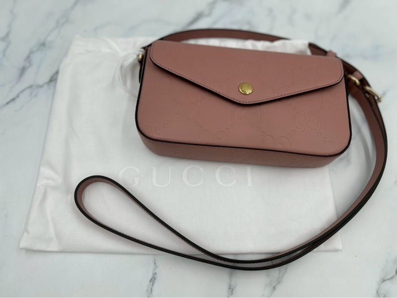 GUCCI 古馳 GG Logo 淡金釦信封造型斜背包-3