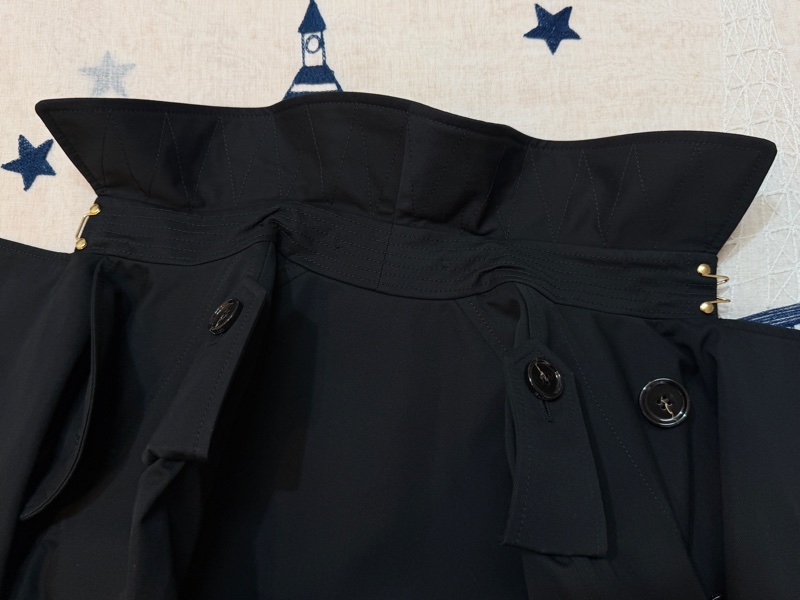 BURBERRY英國黑色條紋裝飾風衣UK4-12