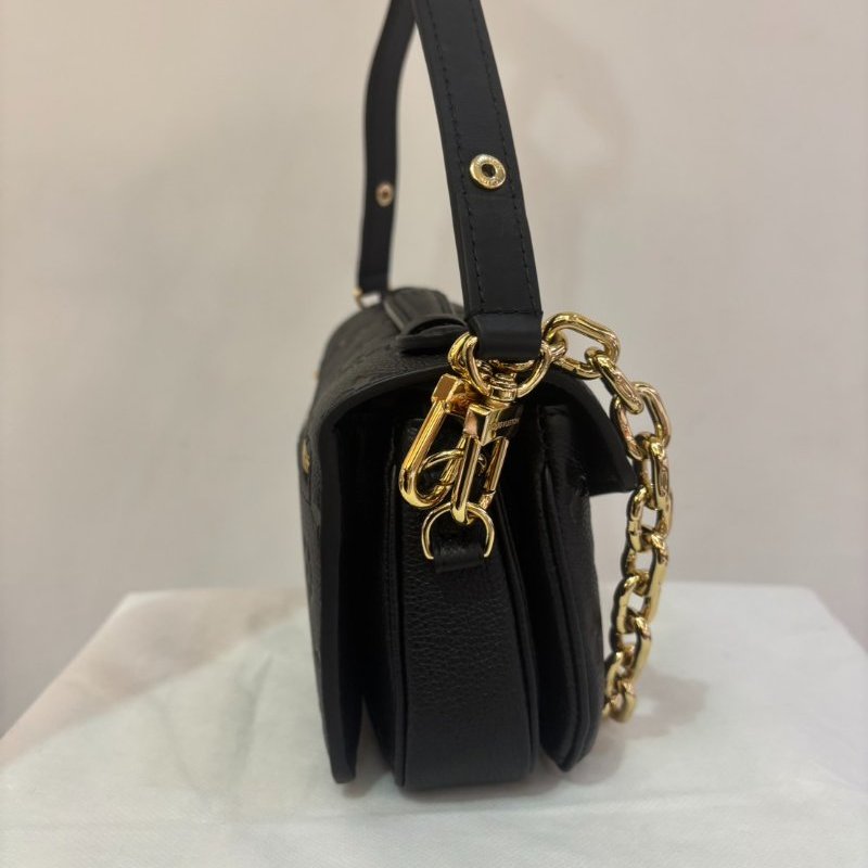 LV(M)黑壓紋牛皮金釦 Metis East West 郵差包-3