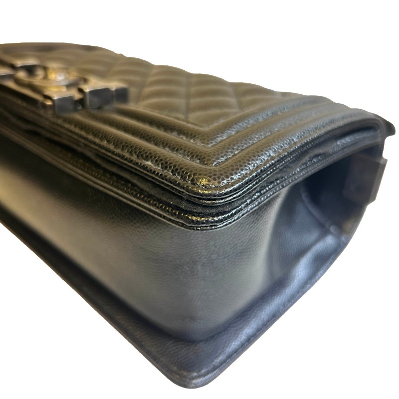 CHANEL黑色荔枝皮銀扣BOY兩用包-5