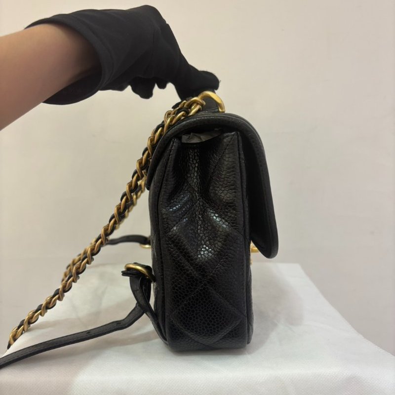 CHANEL黑荔枝牛皮金釦掀蓋後背包-1