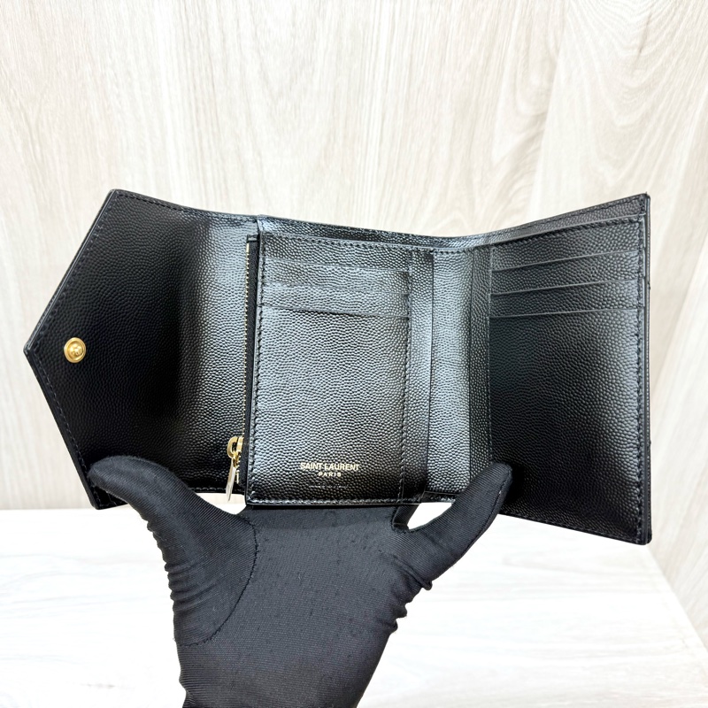 YSL黑金粒紋牛皮三折短夾403943-6