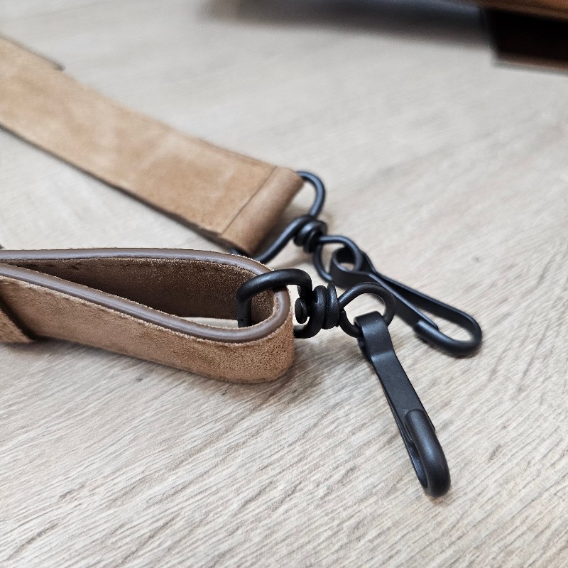 [秋冬超好搭時尚款😳] Balenciaga駝色麂皮霧黑釦手提斜背機車包-14