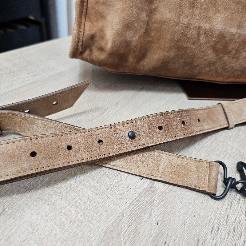 [秋冬超好搭時尚款😳] Balenciaga駝色麂皮霧黑釦手提斜背機車包-15