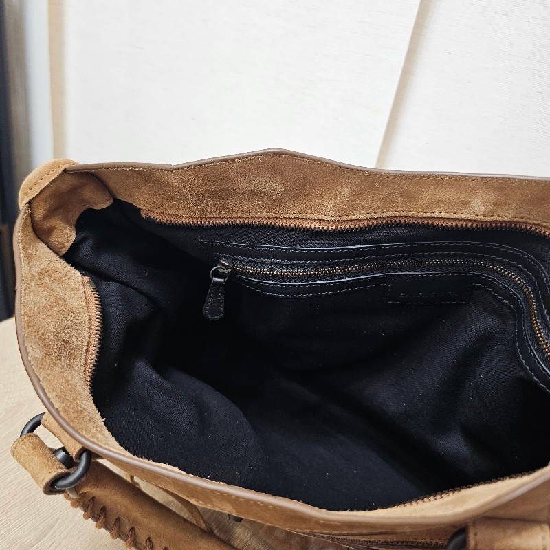 [秋冬超好搭時尚款😳] Balenciaga駝色麂皮霧黑釦手提斜背機車包-20