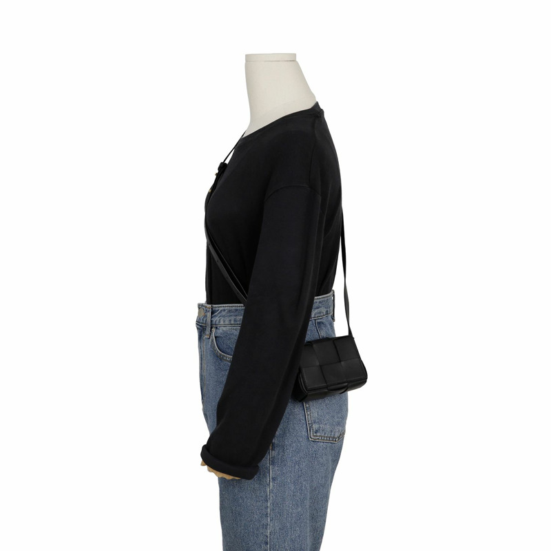 BOTTEGA VENETA 糖果磁帶迷你肩斜背包 666688-8