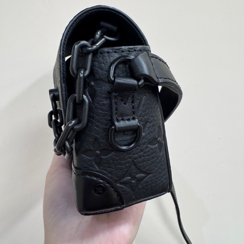 LV Steamer 黑牛皮壓紋斜背包 今年出專櫃近全新 晶片款-2