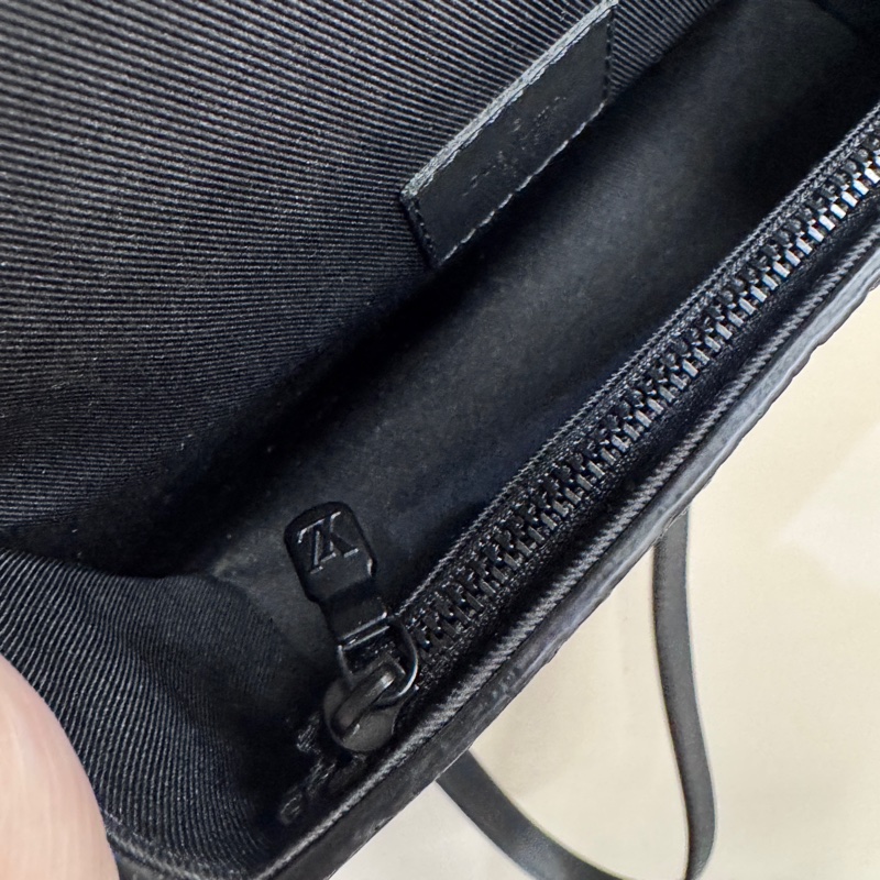 LV Steamer 黑牛皮壓紋斜背包 今年出專櫃近全新 晶片款-10
