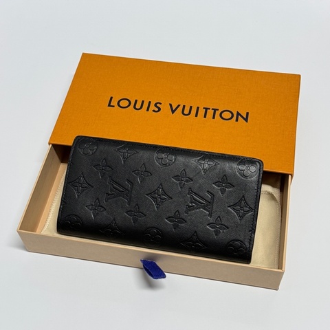 （超新閒置品💝） LV M62900 “so black” 全牛皮長夾 專櫃32700！