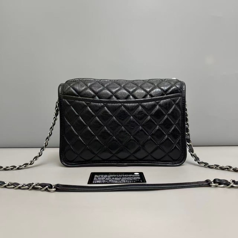 CHANEL 黑銀油蠟皮菱格紋相機包-1