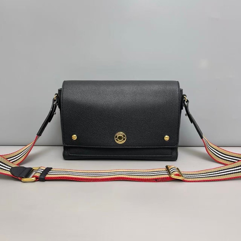 Burberry 黑色牛皮荔枝紋郵差包-0