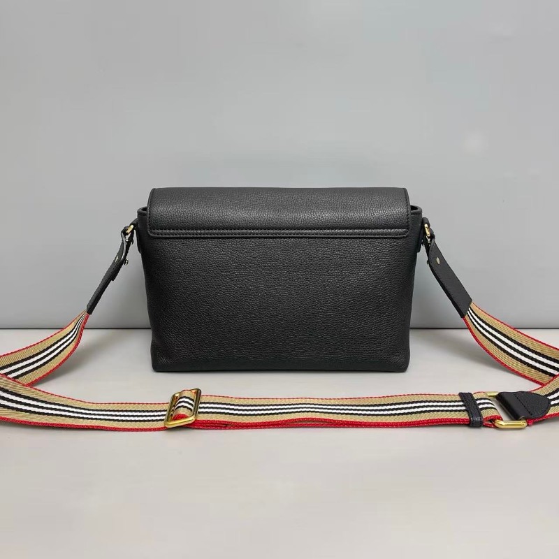 Burberry 黑色牛皮荔枝紋郵差包-1