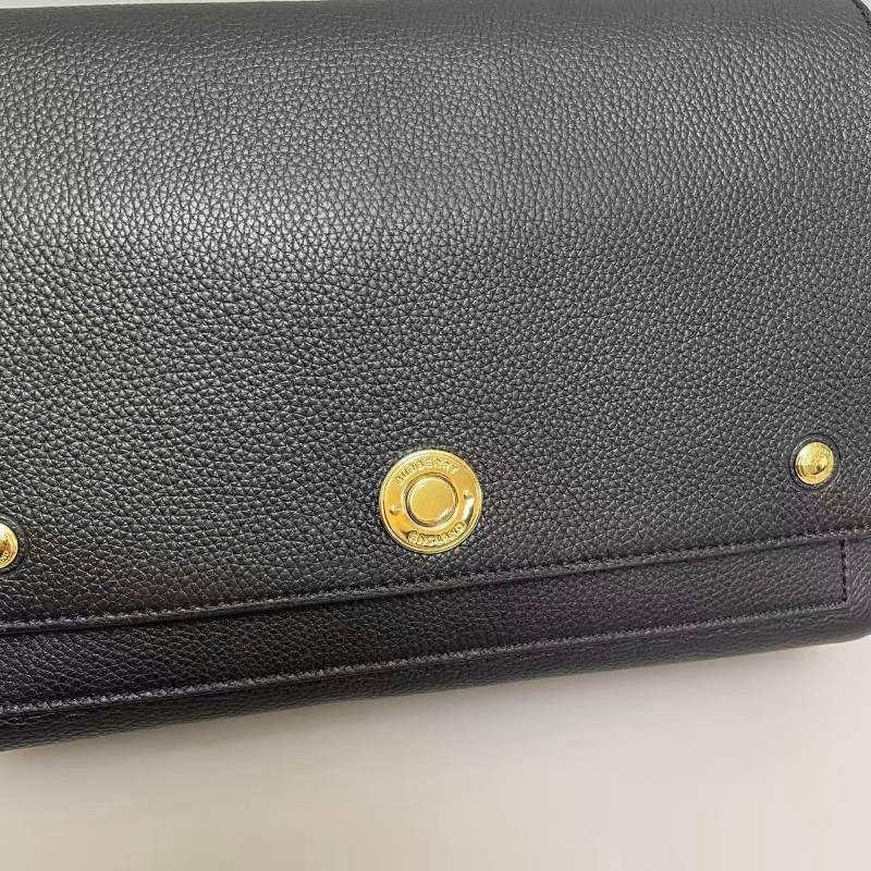 Burberry 黑色牛皮荔枝紋郵差包-6