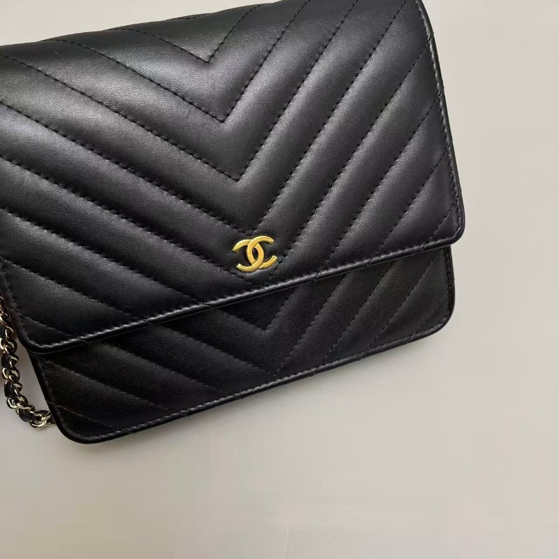 Chanel 黑金全皮V紋雙層woc鏈條包-2