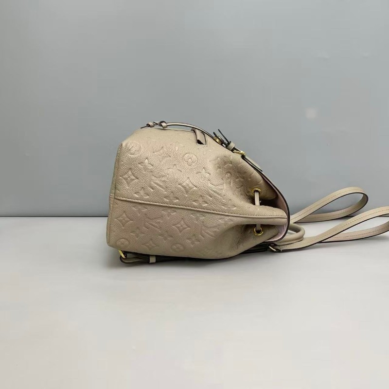 LV路易威登Montsouris壓紋全皮灰色後背包 晶片款-4