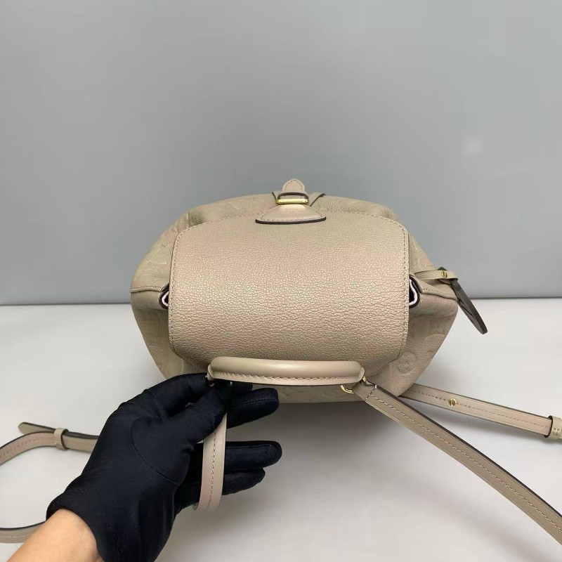 LV路易威登Montsouris壓紋全皮灰色後背包 晶片款-7