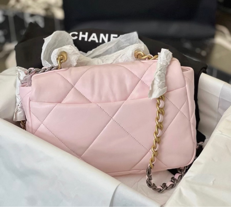 Chanel香奈兒 19 bag粉色 小號芯片 成色基本全新 配件盒子防塵袋 手提袋 說明書-1