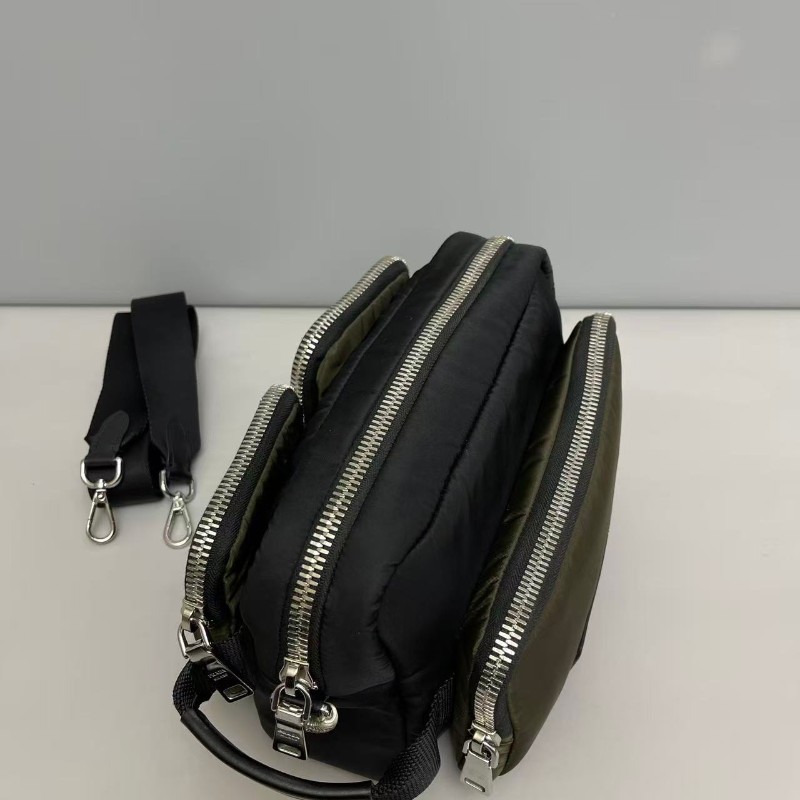 Prada 男士秀款機能大口袋郵差包-3