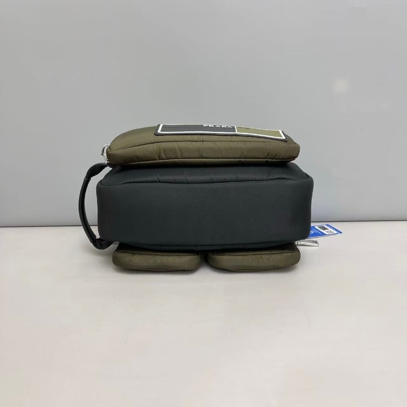 Prada 男士秀款機能大口袋郵差包-6