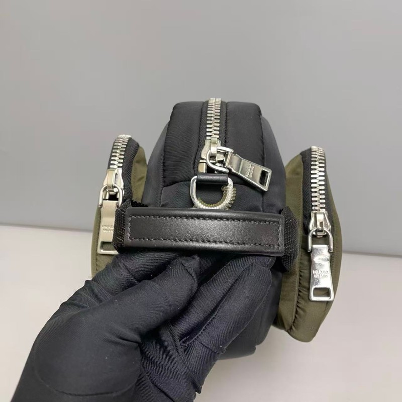 Prada 男士秀款機能大口袋郵差包-7