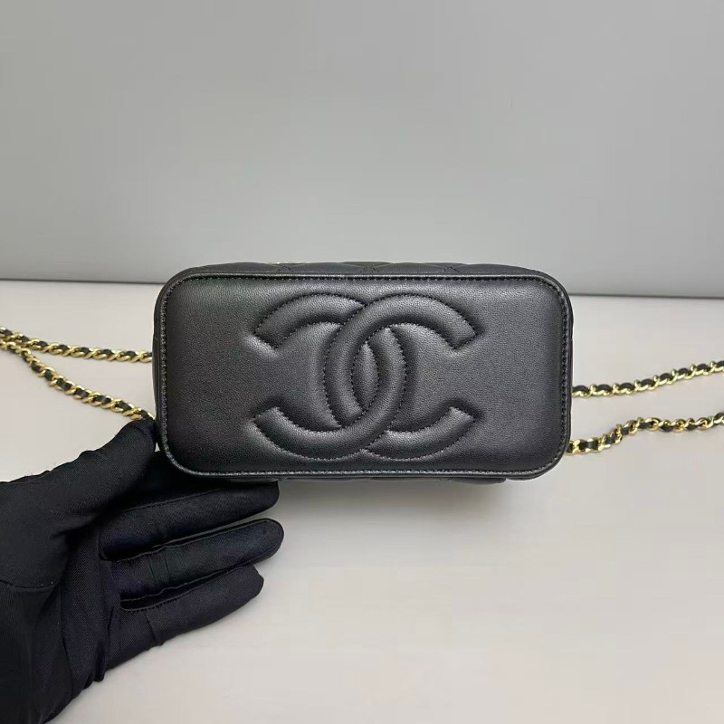 Chanel 黑金菱格全皮金屬徽章化妝包 晶片款-4