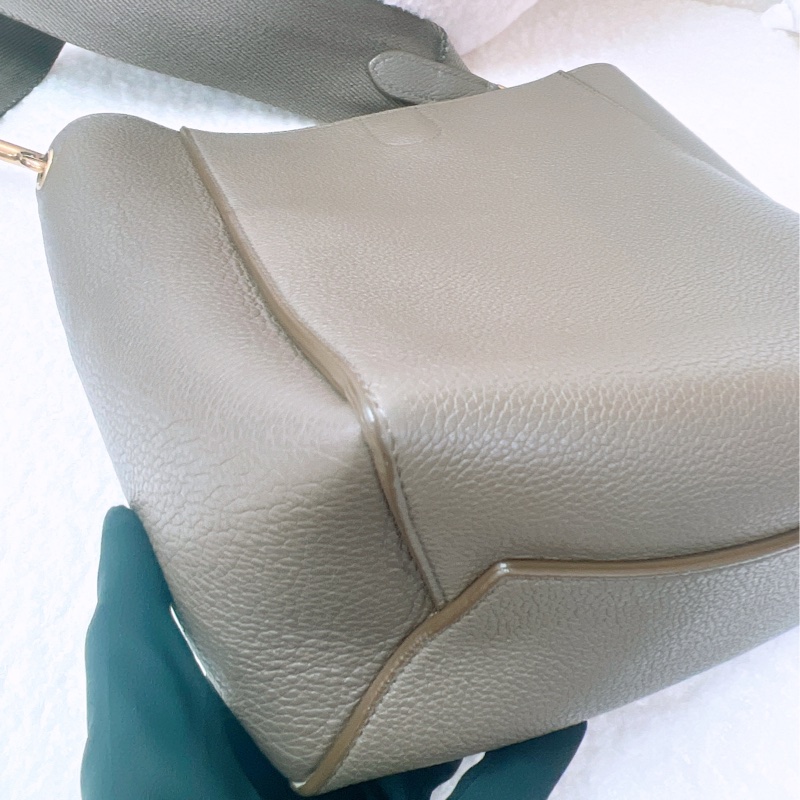 Celine sangle 小號大象灰水桶包-5