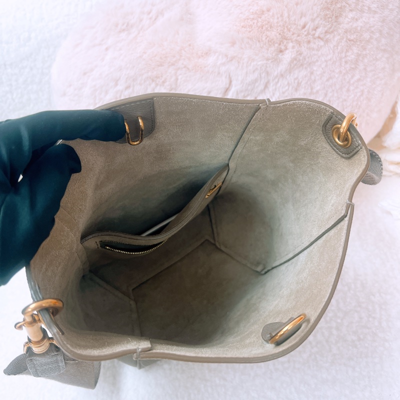 Celine sangle 小號大象灰水桶包-9