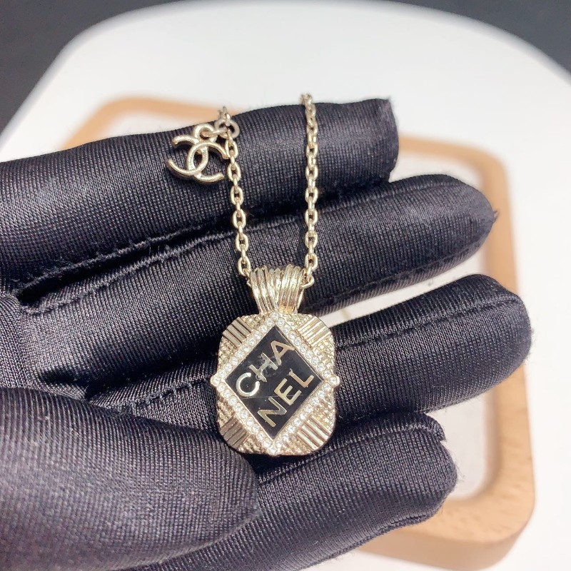 Chanel香奈兒21a手工坊系列香水瓶項鍊 黑色琺瑯稜形水鑽項鍊-1