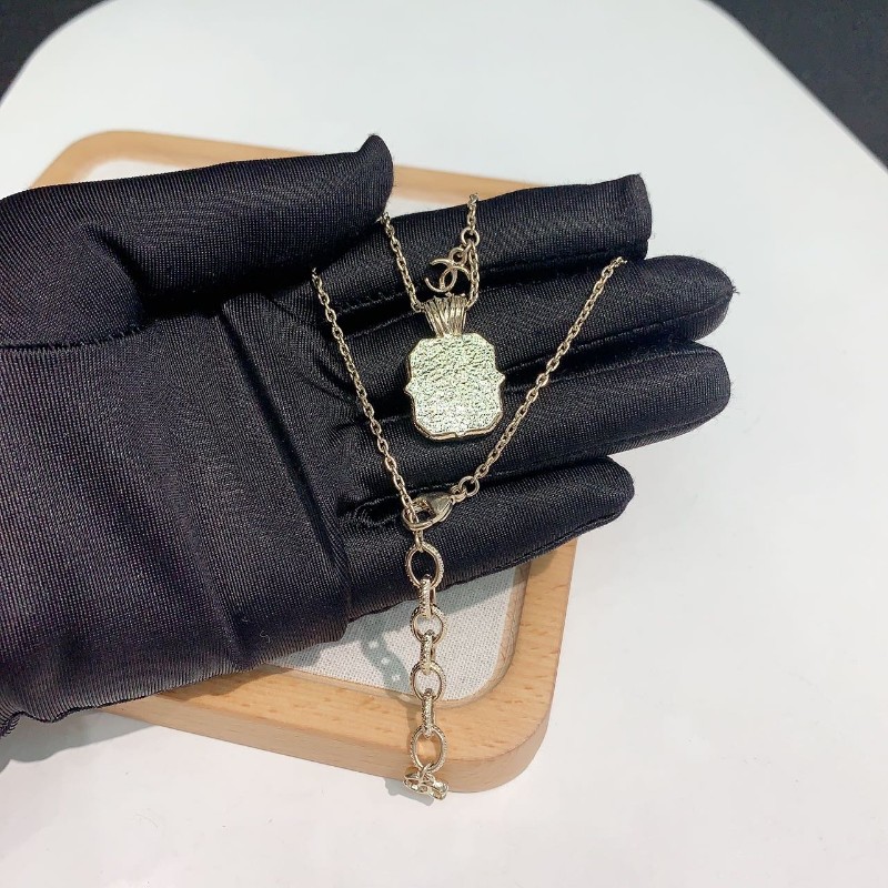 Chanel香奈兒21a手工坊系列香水瓶項鍊 黑色琺瑯稜形水鑽項鍊-2