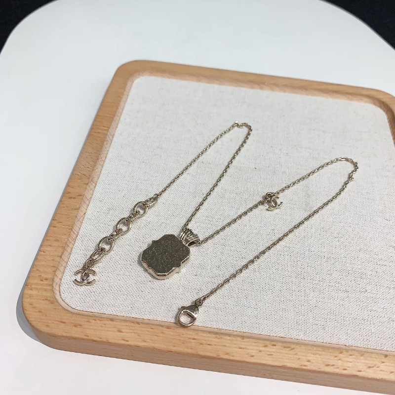 Chanel香奈兒21a手工坊系列香水瓶項鍊 黑色琺瑯稜形水鑽項鍊-5