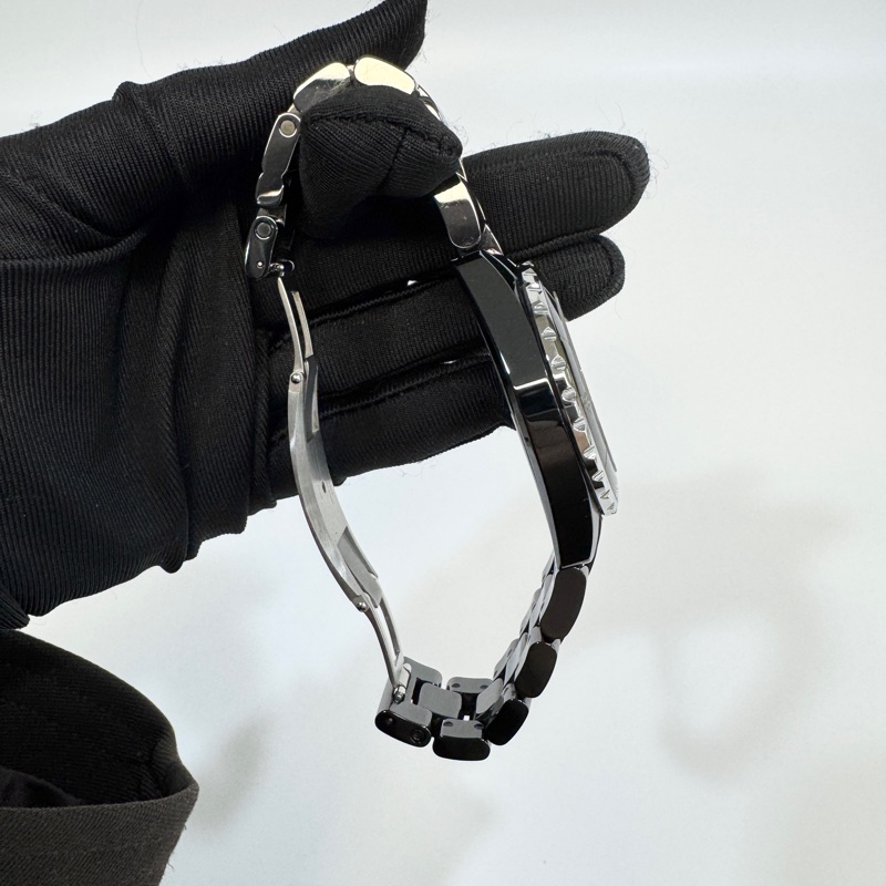 Chanel黑色12點鑽J12陶瓷腕錶38mm H5702-10