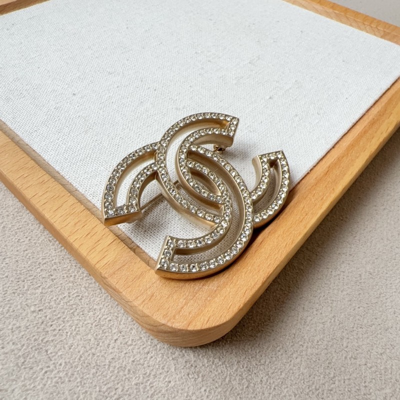 CHANEL 大雙c鏤空水鑽胸針-0