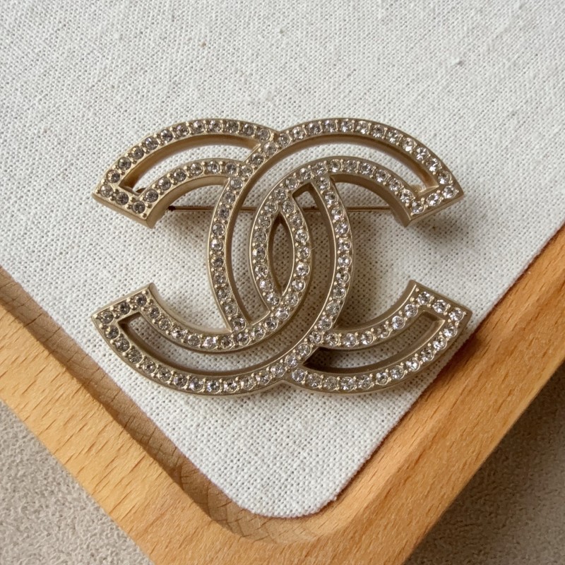 CHANEL 大雙c鏤空水鑽胸針-1