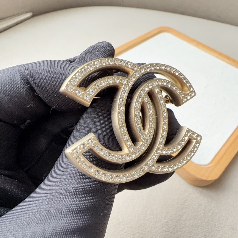 CHANEL 大雙c鏤空水鑽胸針-2